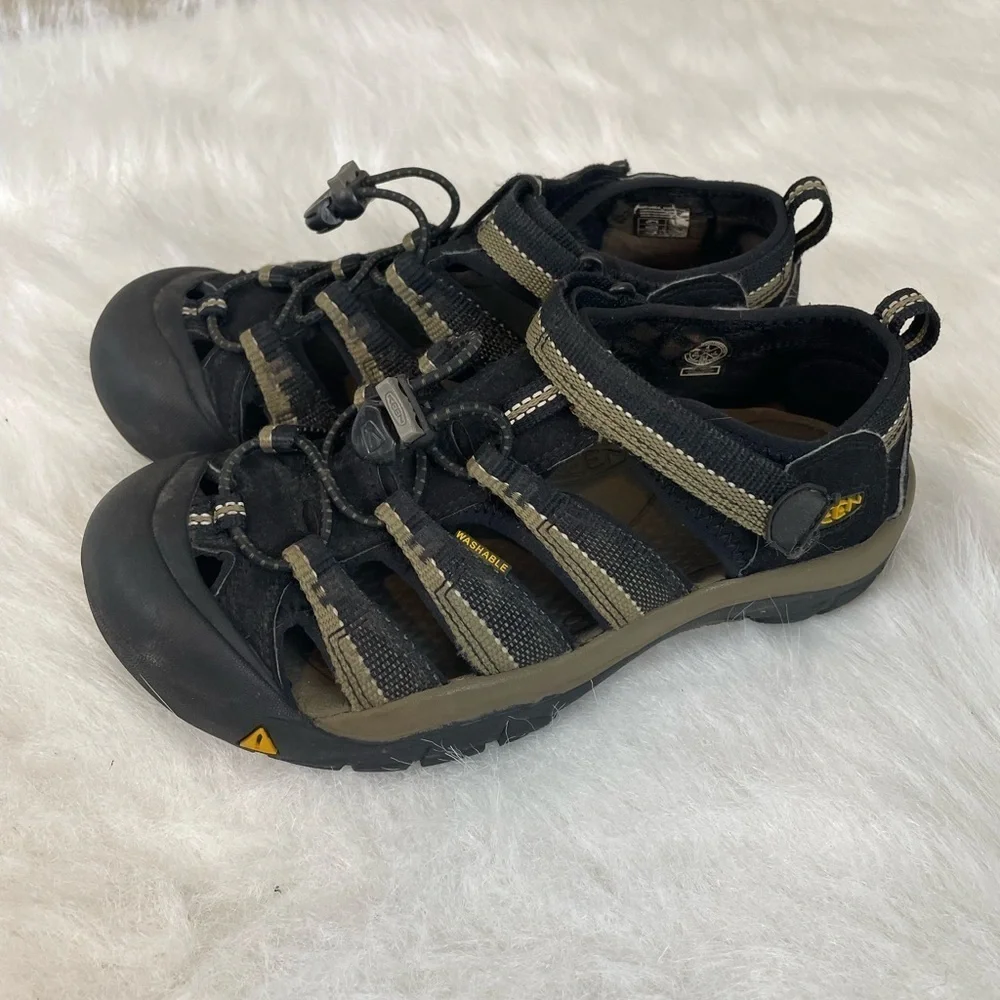 Keen Boys Black and army green shoes